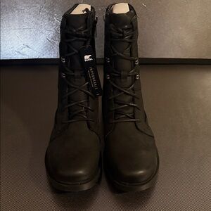 Sorel black lace up women’s boot with zipper size 9